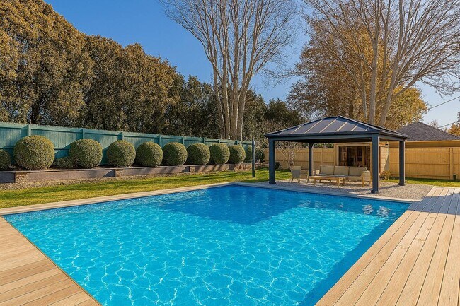 Building Photo - 91 Pantigo Rd