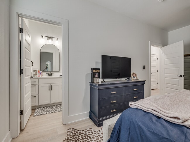 Building Photo - 1640 N Leverett Ave