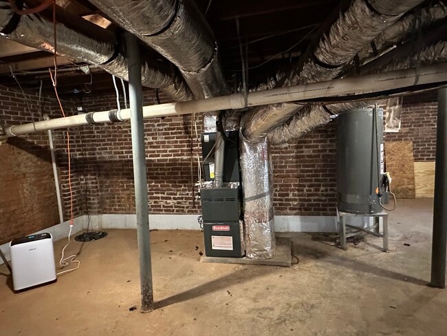 Building Photo - 958 Winburn Dr