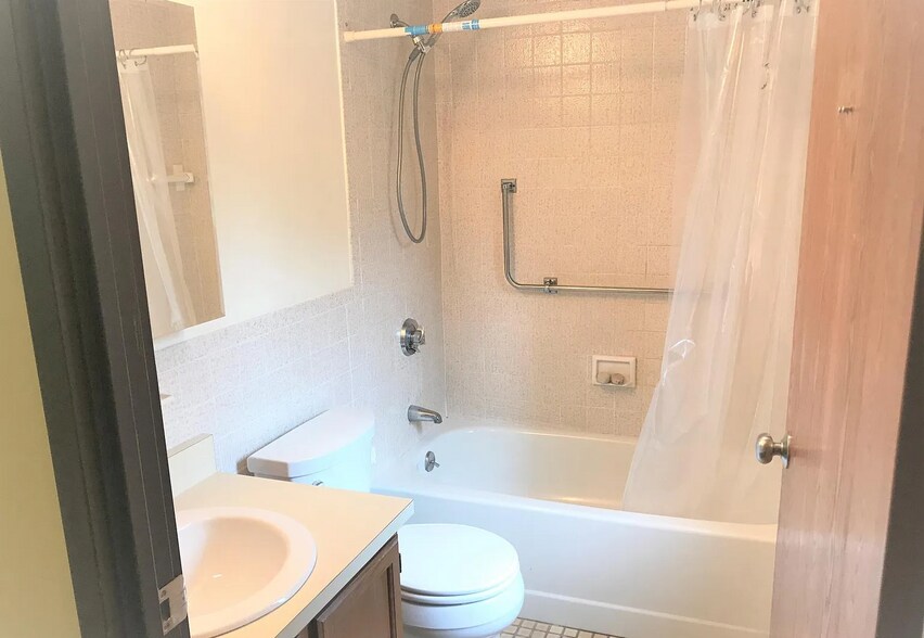 Bathroom - 180 Green St