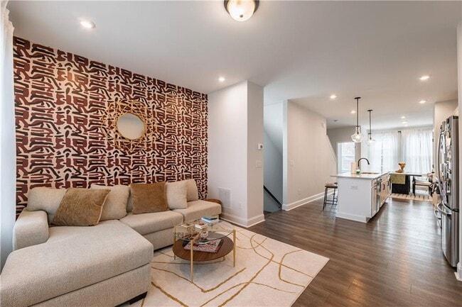 Building Photo - 313 Skylar Way SE