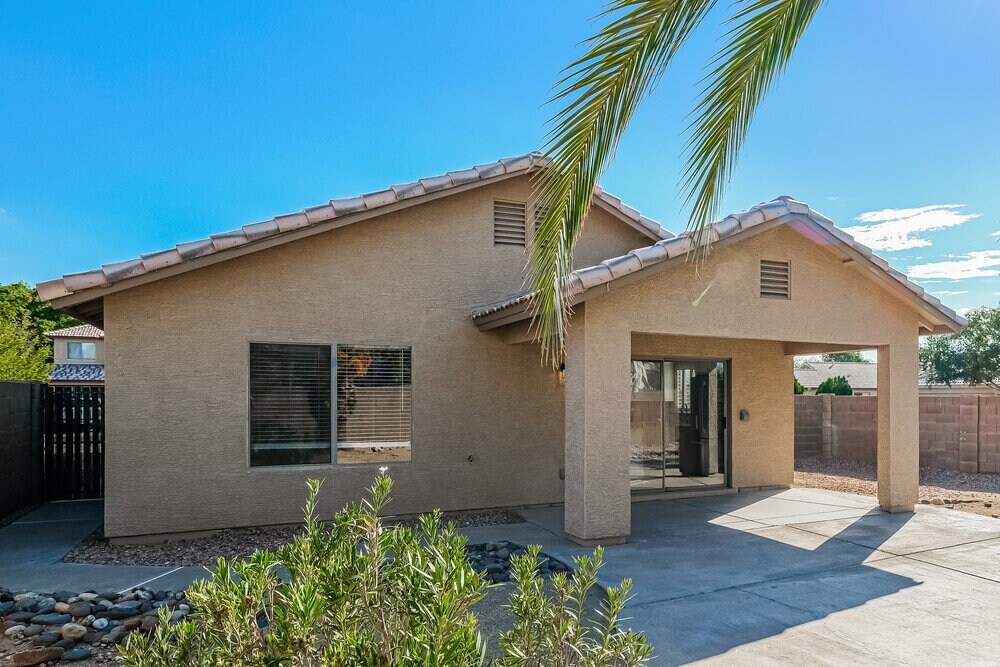 Building Photo - 10898 W Alvarado Rd