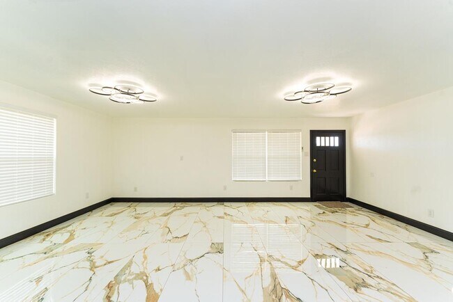 Building Photo - 4209 Redbud Ave