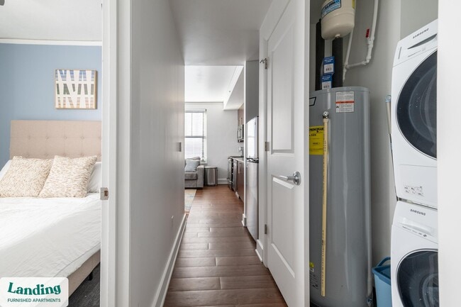 Building Photo - 933 McGee St