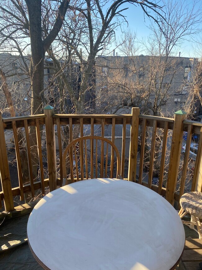 Deck - 2624 N Sawyer Ave