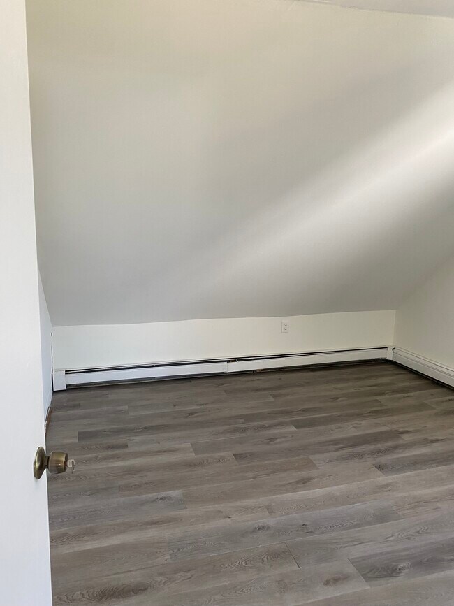 3rd floor- front bedroom - 36 Cork St