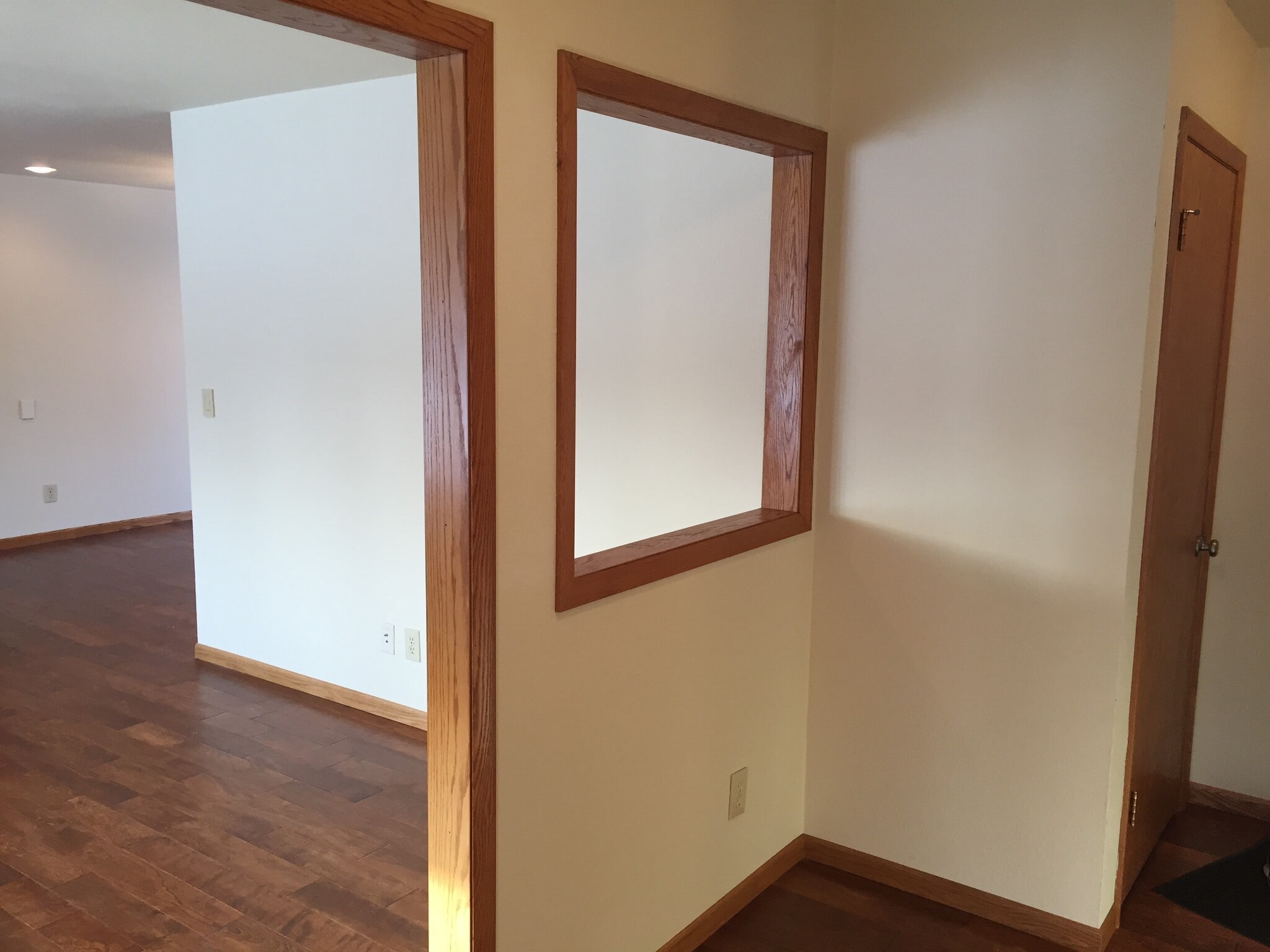 Front Foyer - 521 6th Avenue Northeast
