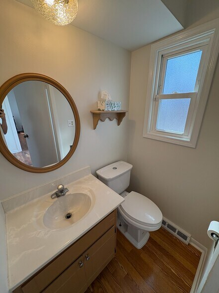 Building Photo - 356 2nd Ct