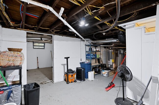 Building Photo - 3910 N Kenwood Ave