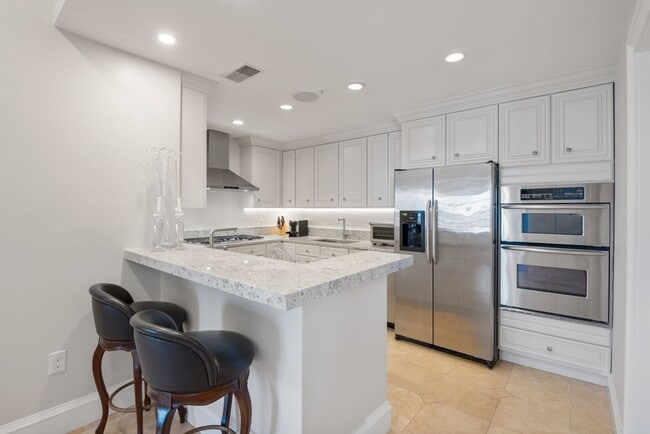 Building Photo - 90 Glades Rd
