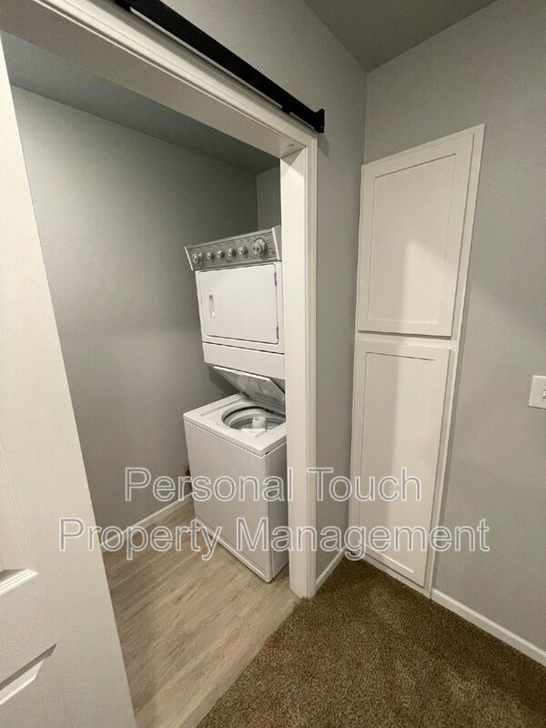 Building Photo - 808 7th Ave S