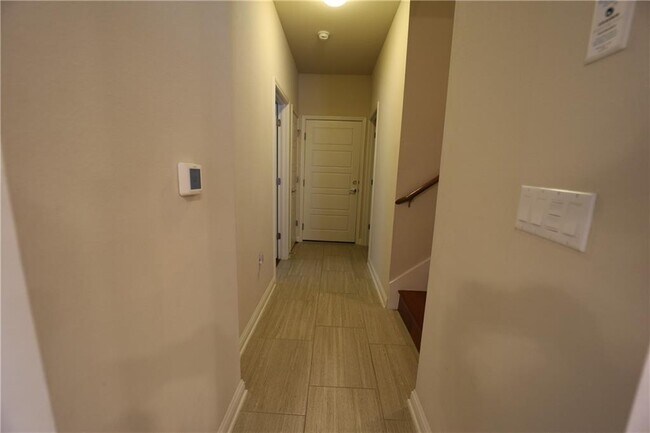 Building Photo - 13800 Lyndhurst St