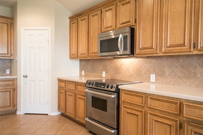 Building Photo - 416 Laddingford Ln