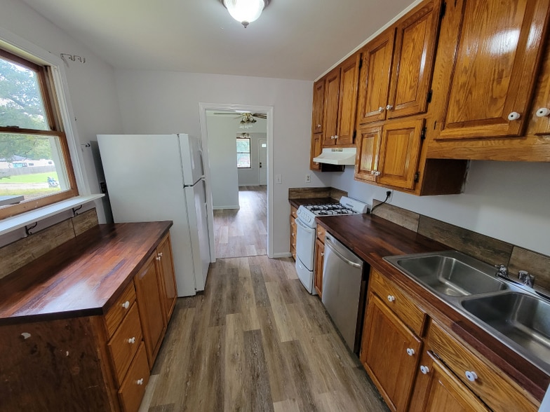 Building Photo - 1472 Berger St