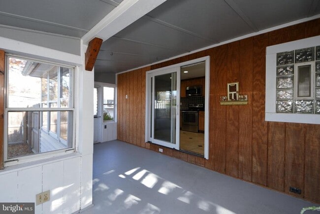 Building Photo - 660 Osborne Ave