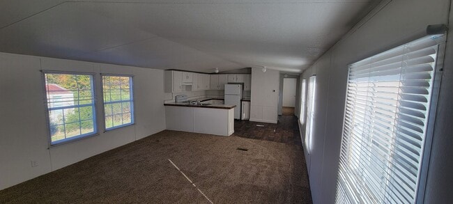 Building Photo - Ready to Move in