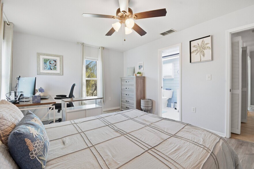Building Photo - 255 Capri Cir N