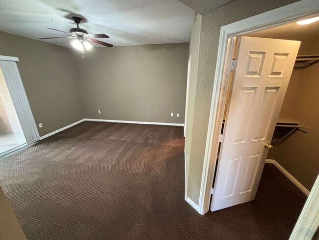 Building Photo - Beautiful 2Bed/2Bath Condo located in the ...