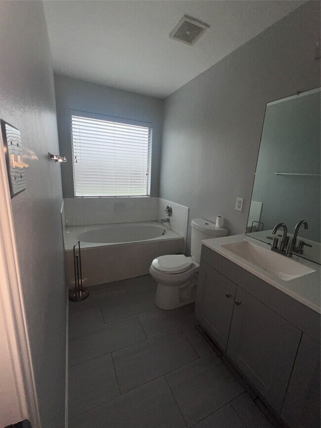 Building Photo - 15327 Summerlyn Point Ln