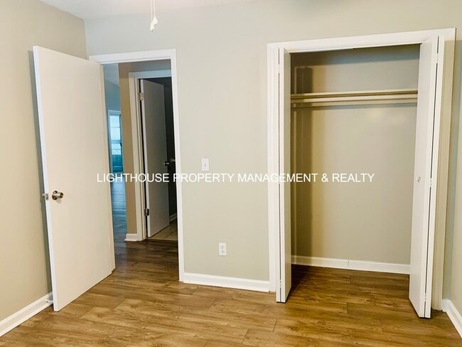 Building Photo - 2 Bed/2 Bath Single Story Townhome with At...