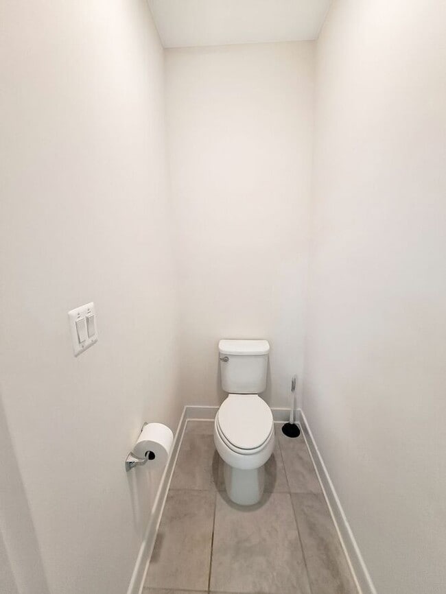 Building Photo - Amazing 3 Level Corner Lot Home in Waldorf...
