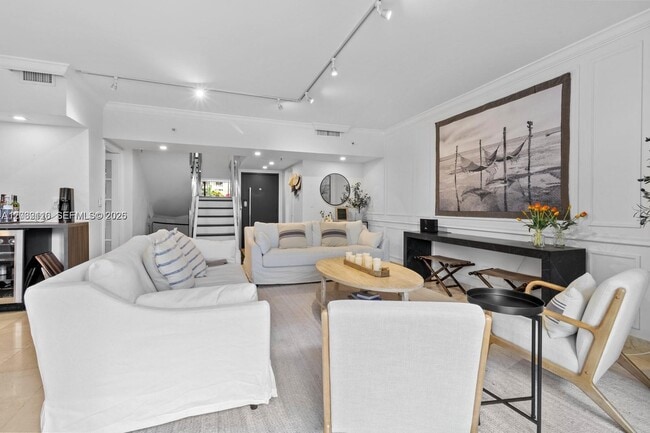 Building Photo - 520 Brickell Key Dr