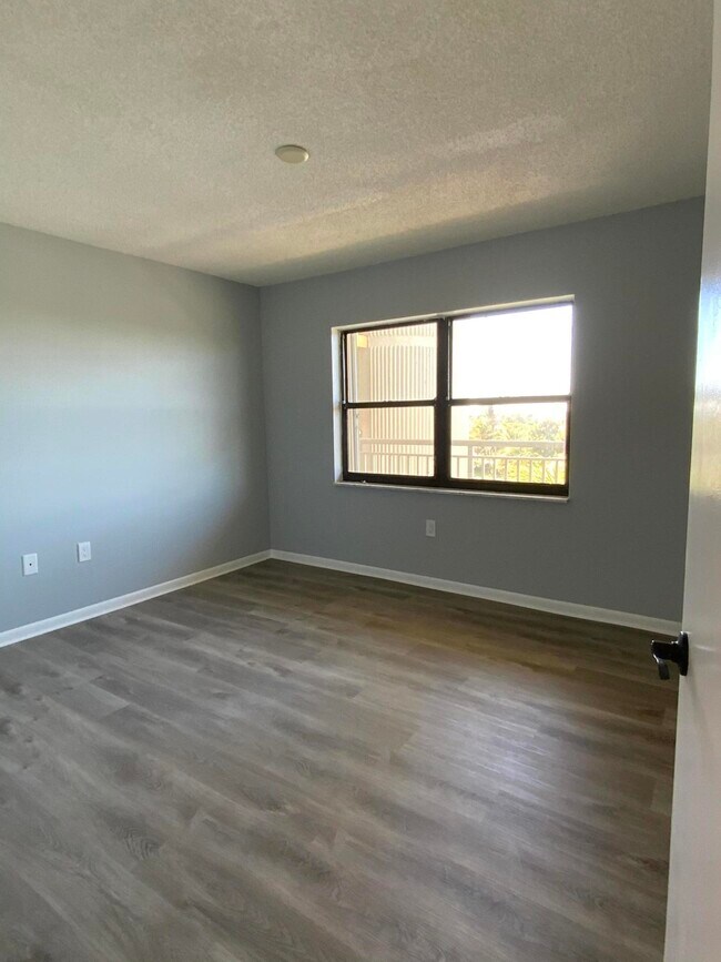 Building Photo - 3200 N Hwy A1A