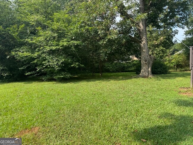 Building Photo - 98 Pineview Dr
