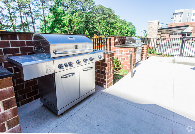 Grilling Area - Venture Apartments iN Tech Center