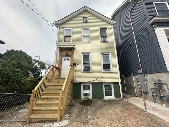 Primary Photo - 340 Townsend St