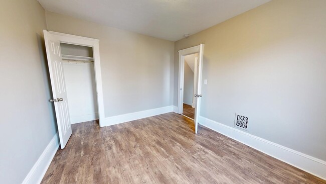 Building Photo - Lease to own! 5 bedroom/1 bath, Old Brooklyn.