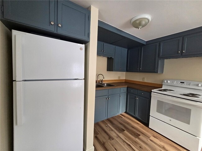 Building Photo - 252 A Allen St