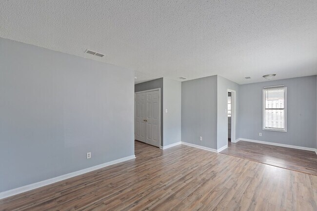 Building Photo - 27 Carolane Dr