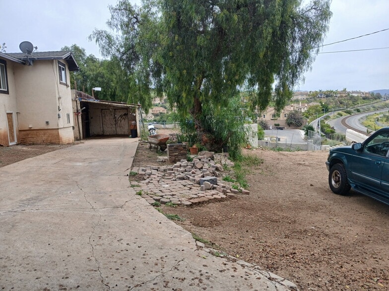 Building Photo - 2530 Cherimoya Dr