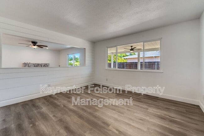 Building Photo - 5800 Deary Way