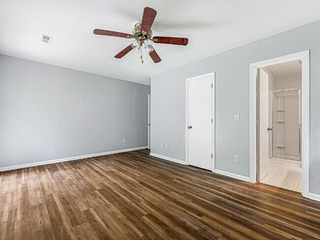 Building Photo - Cute as a button ranch home!