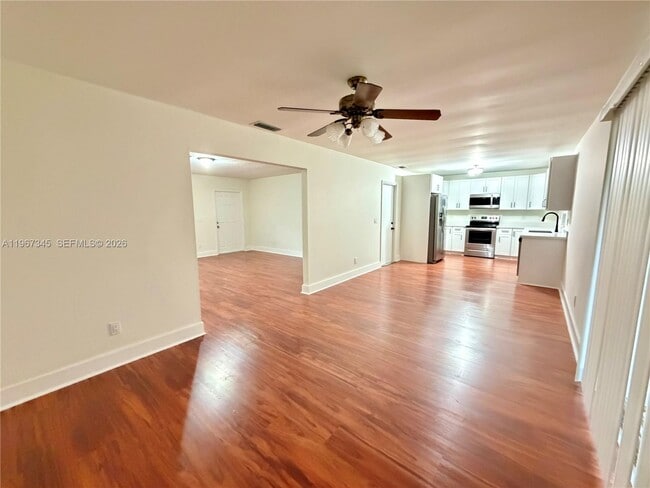 Building Photo - 1434 SE Concha St