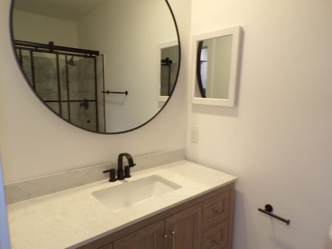 Building Photo - Remodeled Condo Located In Woodlake Villas