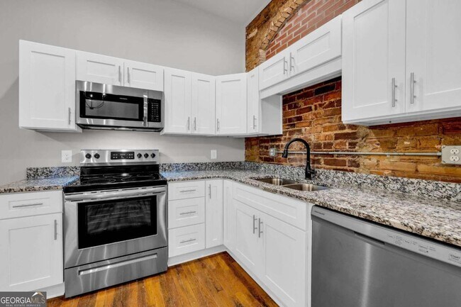 Building Photo - 86 S Forest Ave