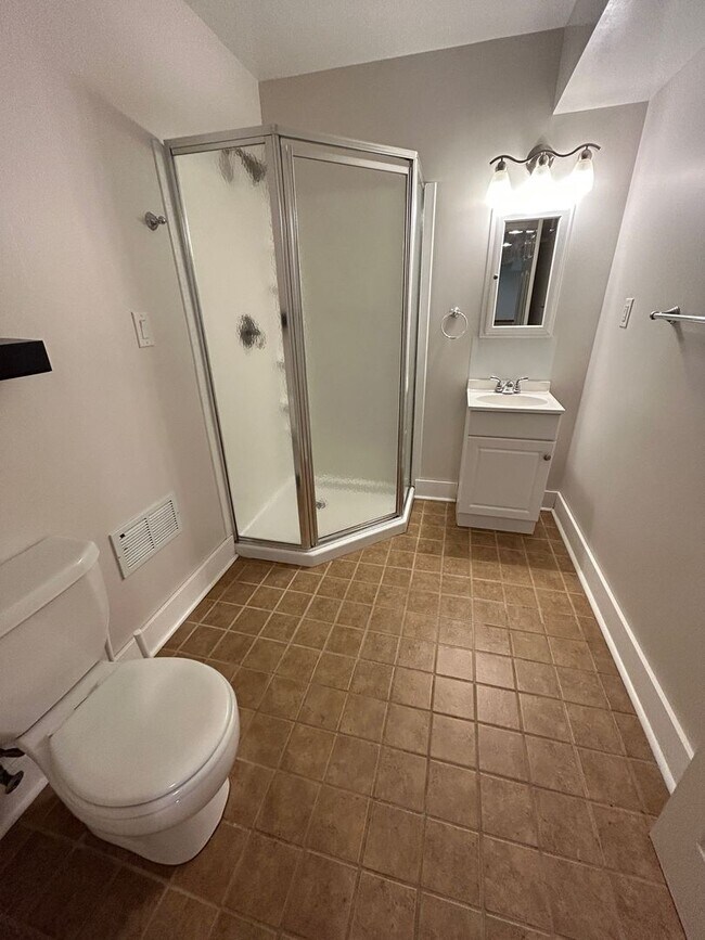 Building Photo - South AVL - 3/2 with Finished Basement!