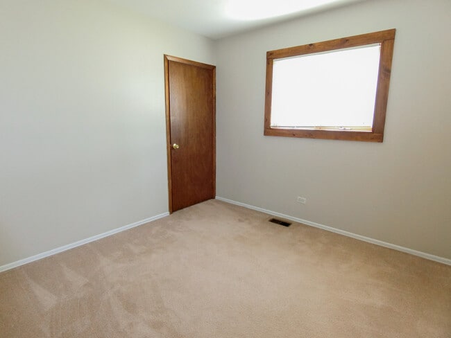 Building Photo - 517 Hingham Ln