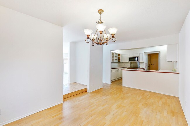 Building Photo - Rare Shorecliff Villas for rent.  2 bd / 2...
