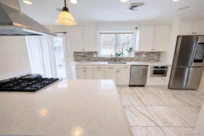 Building Photo - 2345 Lancaster Ave