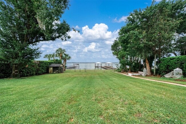 Building Photo - 2551 Lakeview Dr