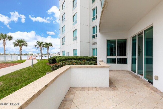 Building Photo - 241 Riverside Dr