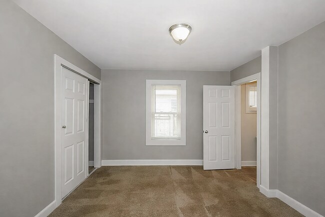 Building Photo - 3750 N Kercheval Dr