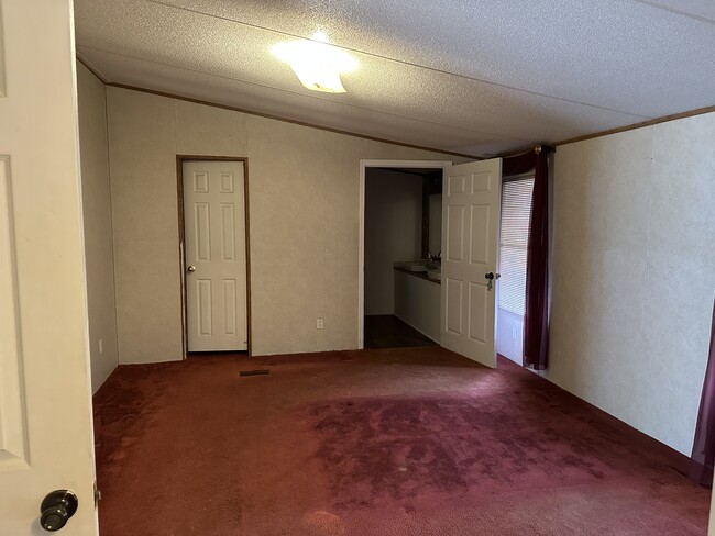 Building Photo - 5 Arrowhead Rd