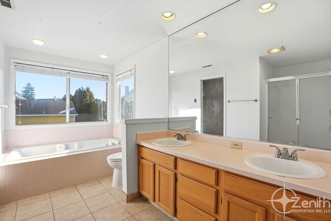 Building Photo - 16101 SE 18th St