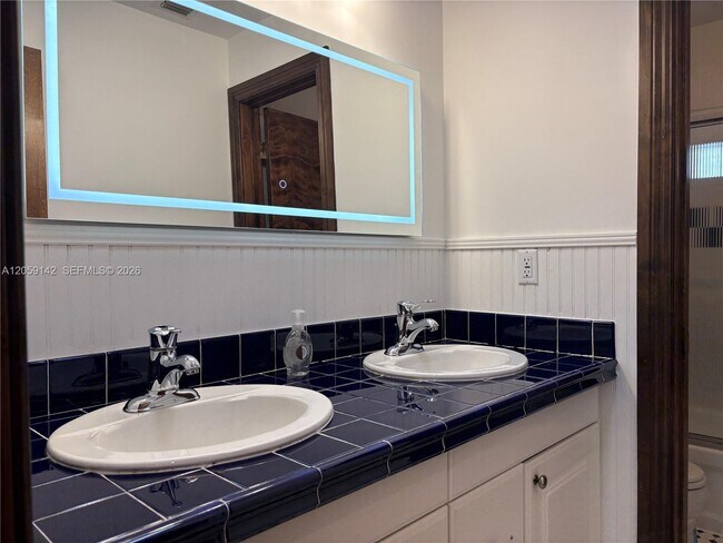 Building Photo - 6610 SW 104th Ct