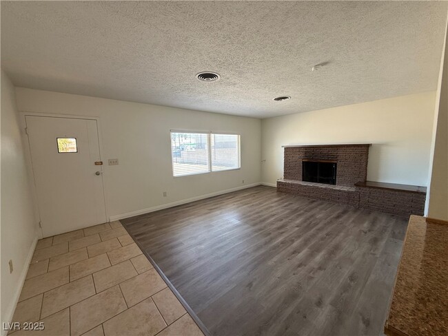Building Photo - 5643 S Pecos Rd